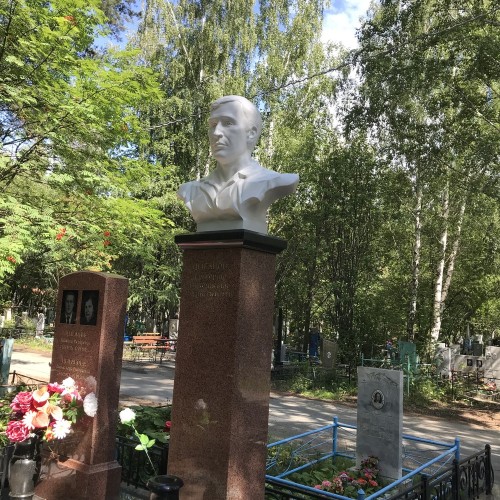 Противостояние: Центровые и Уралмаш