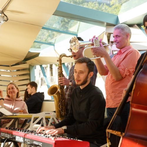 Плыви со звуком! Музыкальный рейс по каналам Петербурга