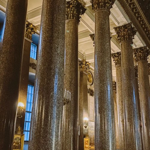 Аудиоэкскурсия без гида по Казанскому собору: тайны храма-победителя и посмертной коронации