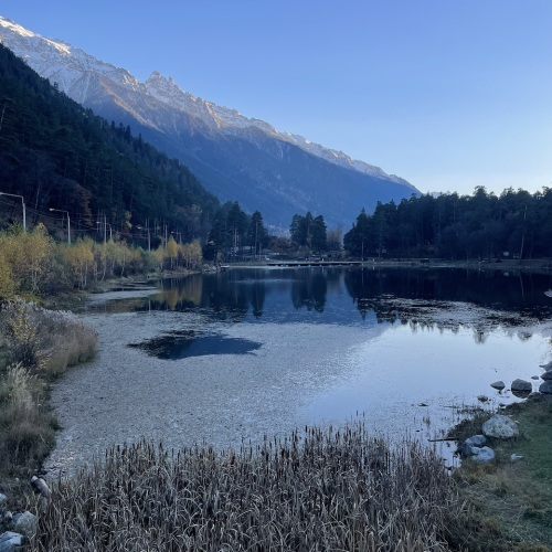 Небольшой компанией по Домбаю: от пещер до вершин и озёр