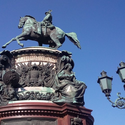 Архитектура и легенды Исаакиевской площади