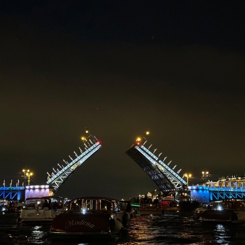 Прогулка на катере: развод мостов в Санкт-Петербурге
