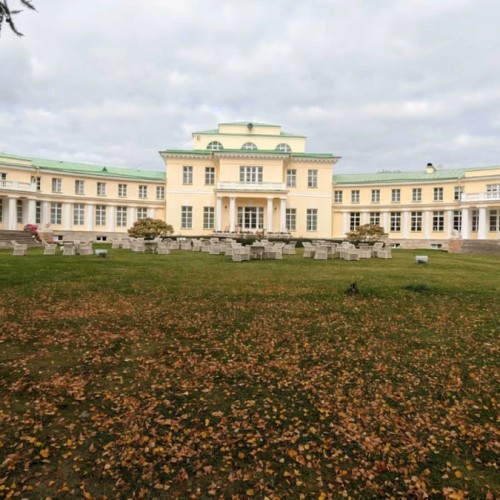 В усадьбу Марьино из Петербурга