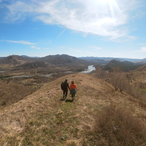 Треккинг по хребту над долиной Катуни