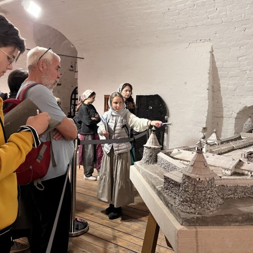 Путешествие на Соловки: погружение в историю, прогулки на катере, лодке и пешком