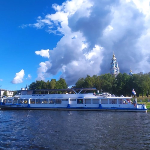 Кострома с воды: знакомые виды в новом ракурсе