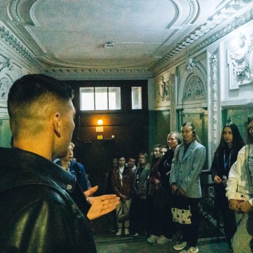 Стендап-экскурсия по Петербургу