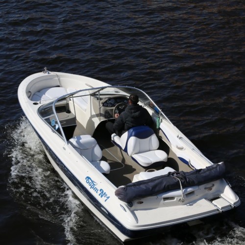 Индивидуальная прогулка на катере в Петербурге