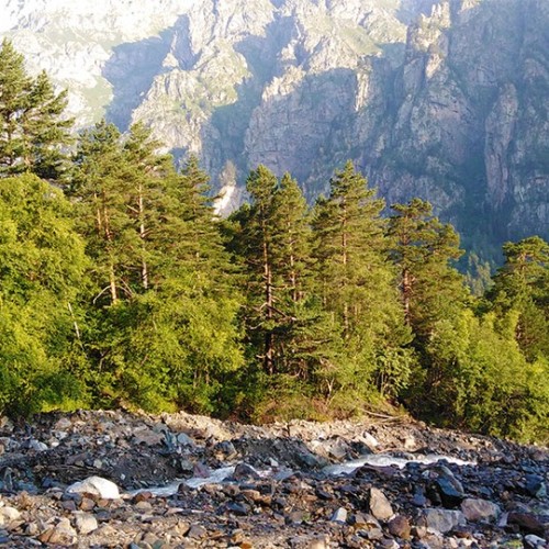 Треккинг в Цейском ущелье налегке с проживанием в гостинице (всё включено)