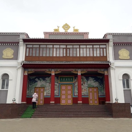 В Элисту из Волгограда на автобусе: вальс тюльпанов, этнопрограмма, мастер-классы и «Страна Бумба»