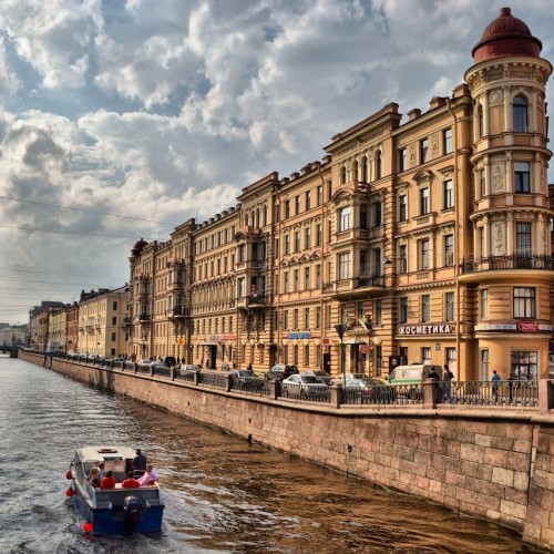 По берегам канала Грибоедова