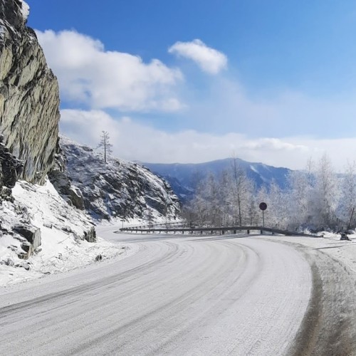 И уносит меня, и уносит меня в звенящий снежный Алтай (мини-группа)