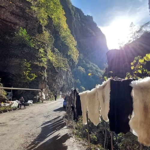 Треккинг в Чегемском ущелье без рюкзаков с проживанием в гостевом доме (всё включено)