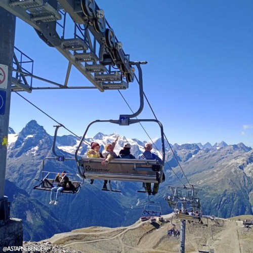 Лёгкий треккинг в горах Домбая с комфортом