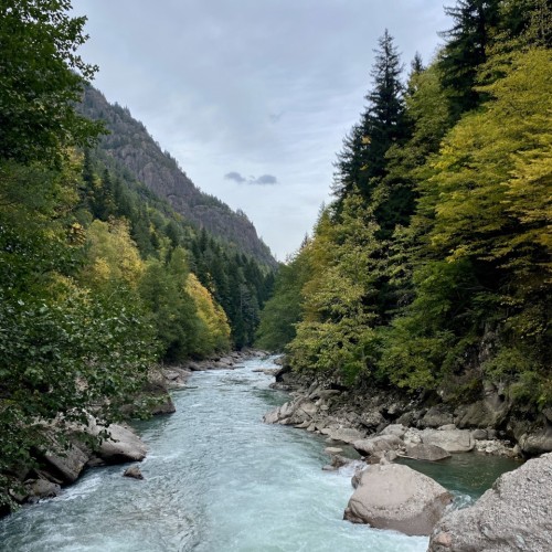 Всё лучшее на Кавказе — для вас: топ-локации, кухня, отдых на источниках, конная прогулка, рыбалка