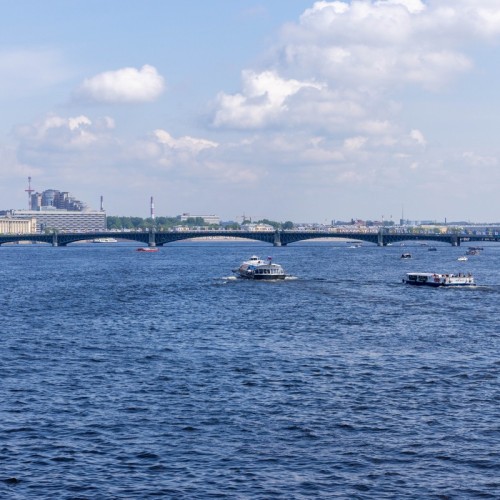 Прогулка на открытом катере — от центра Петербурга до новых кварталов у воды