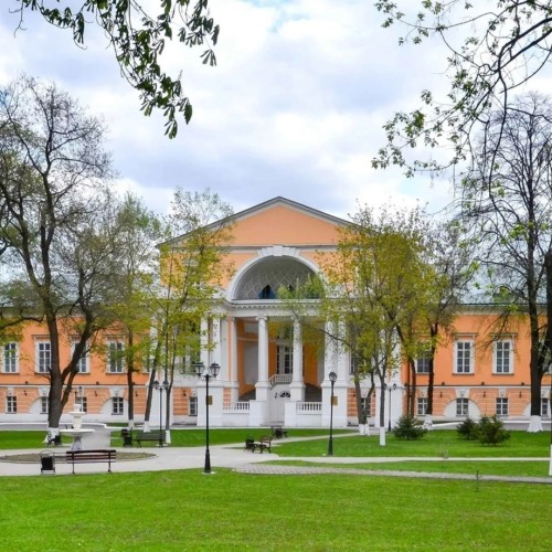 Чудеса Басманного района: дракон, горох и аленький цветочек