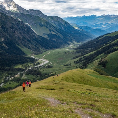 Пешком по просторам Архыза: поход без рюкзаков с проживанием в палатках