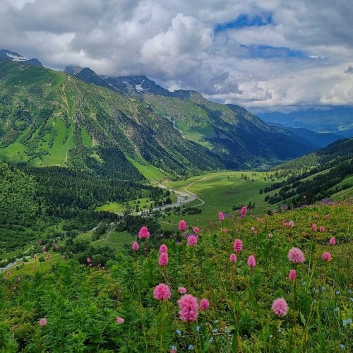 В горы — от суеты и забот: треккинг в Архызе без рюкзаков