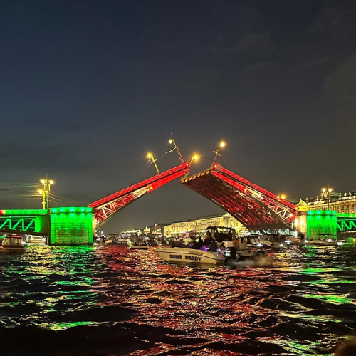 Прогулка на катере: развод мостов в Санкт-Петербурге