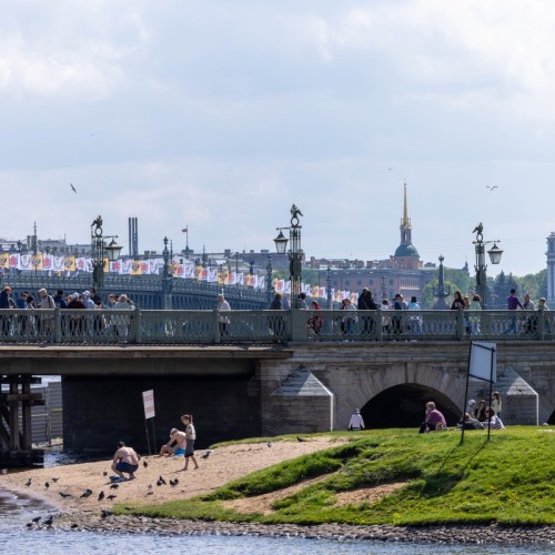 Прогулка на открытом катере — от центра Петербурга до новых кварталов у воды