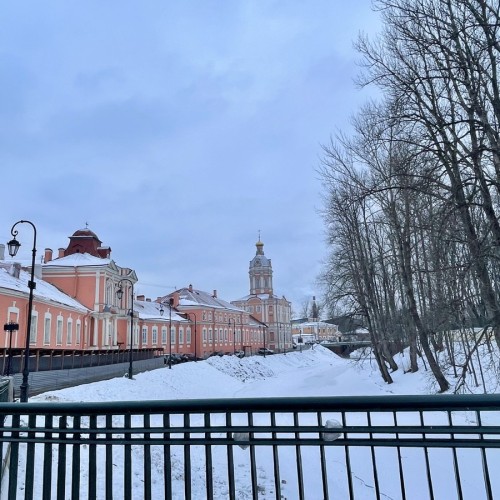 Александро-Невская лавра и Смольный собор — архитектурные жемчужины Петербурга