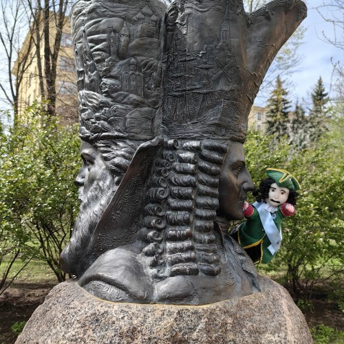 «Мы гуляем с дядей Петей!» семейная аудиоэкскурсия в Петербурге