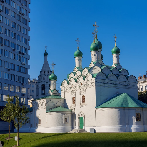 Аристократическая и посольская Поварская