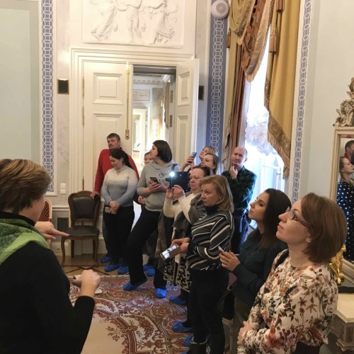 Из Петербурга — в Большой Стрельнинский дворец (билеты включены)