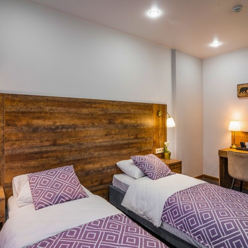 Активное путешествие на север Байкала с комфортом: прогулка на катере, рыбалка и природа