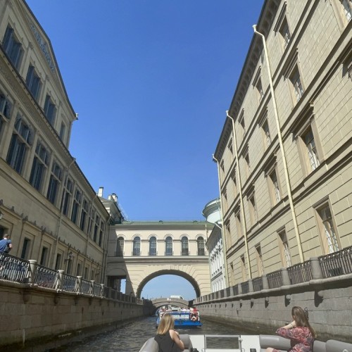 По рекам утреннего Петербурга — в небольшой группе