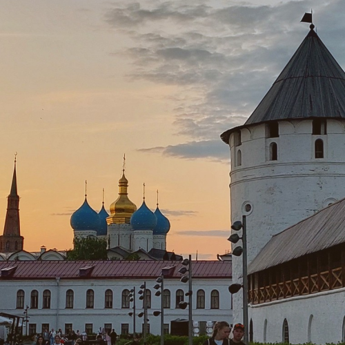 Пройти между крестом и полумесяцем: экскурсия по Казанскому кремлю