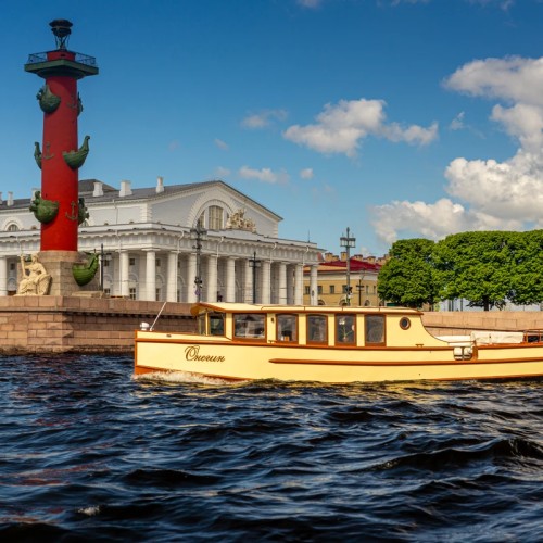 Город горожан: по Петербургу на уютном катере