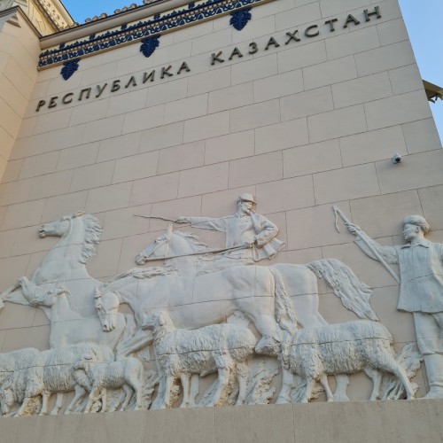 Мобильный квест в Москве «ВДНХ: путешествие сквозь эпохи»