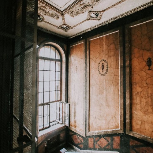 Секреты и лабиринты Петроградской стороны: дворы, парадные, легенды