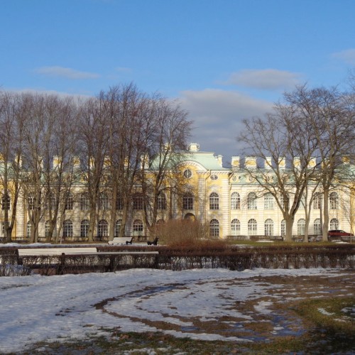 Уютный город Петергоф