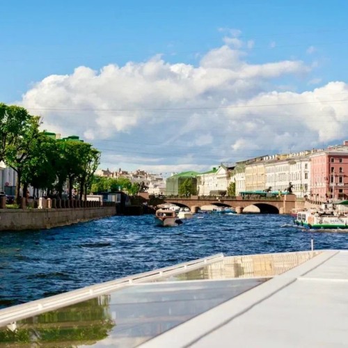 По Петербургу на теплоходе — к Полуденному выстрелу