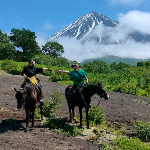 На лошадях к Корякскому вулкану с палатками. Всё включено