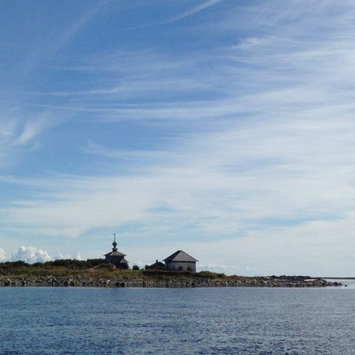 Путешествие на Соловки: погружение в историю, прогулки на катере, лодке и пешком