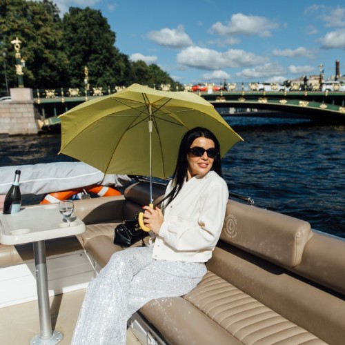 Классика Петербурга: прогулка на катере с аудиогидом или музыкой