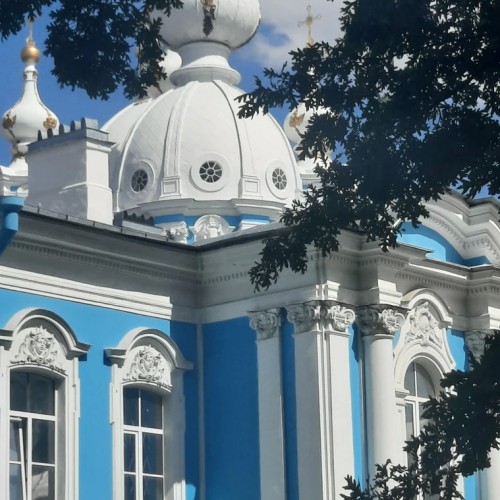 Смольный за 300 лет: от Смольного двора до убийства Кирова