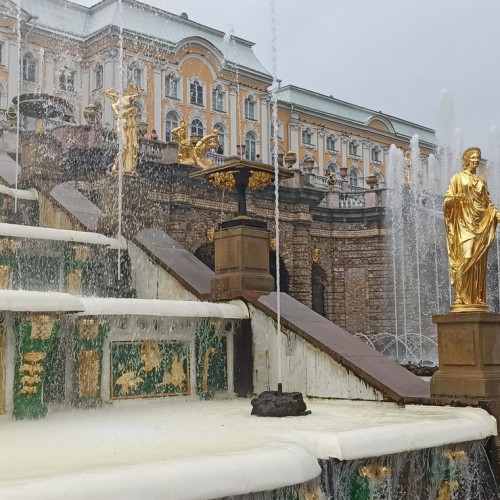 К фонтанам Петергофа — с ветерком на метеоре