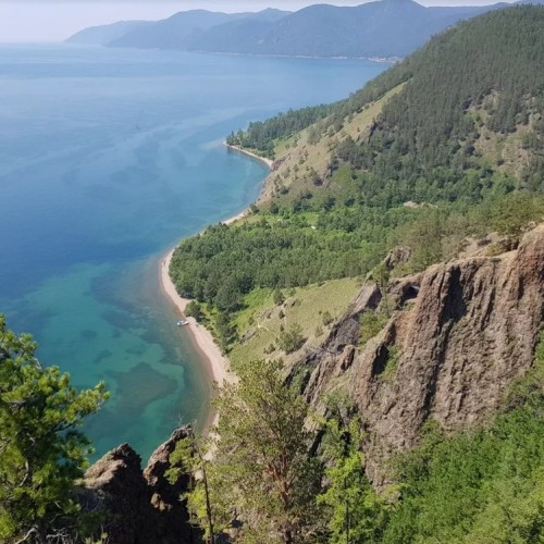 Треккинг по экотропе вдоль озера Байкал