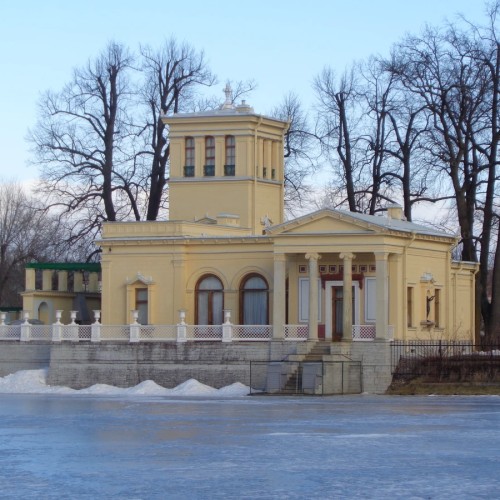 Уютный город Петергоф