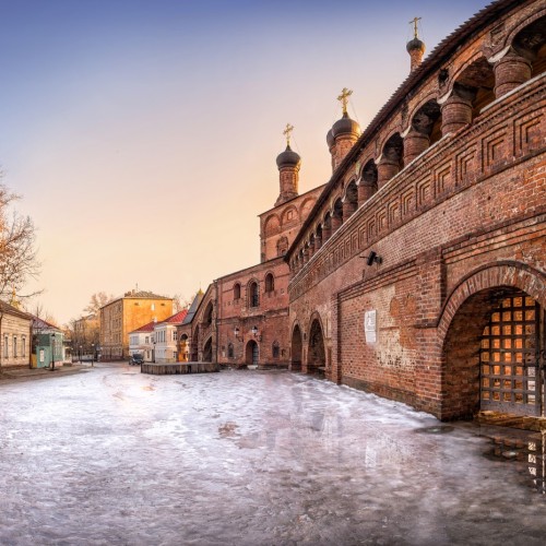 Крутицкое подворье в веках и лицах