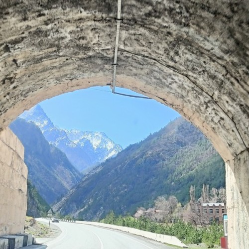 На внедорожниках по неизведанной Южной Осетии: горы, старинные святыни и невероятные виды