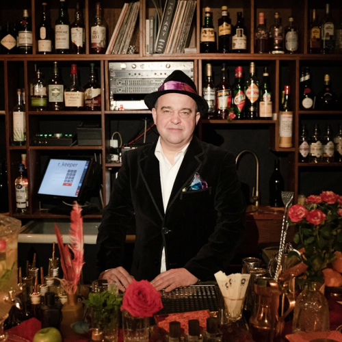 Декаданс и ренессанс: лекция-променад по необычным барам Петербурга (18+)