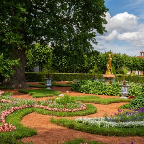 К фонтанам Петергофа — на комфортабельном автомобиле с личным гидом