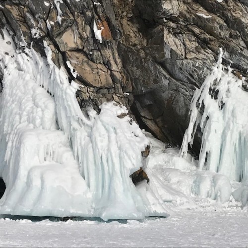 Активный тур на зимний Байкал: катание на снегоходе, хивусе и коньках и подлёдная рыбалка