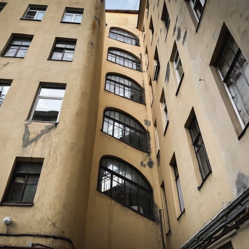 По закоулкам Петроградки — в гости к художникам